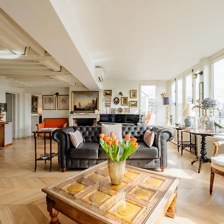 Veeve - Lofty Heights Paris